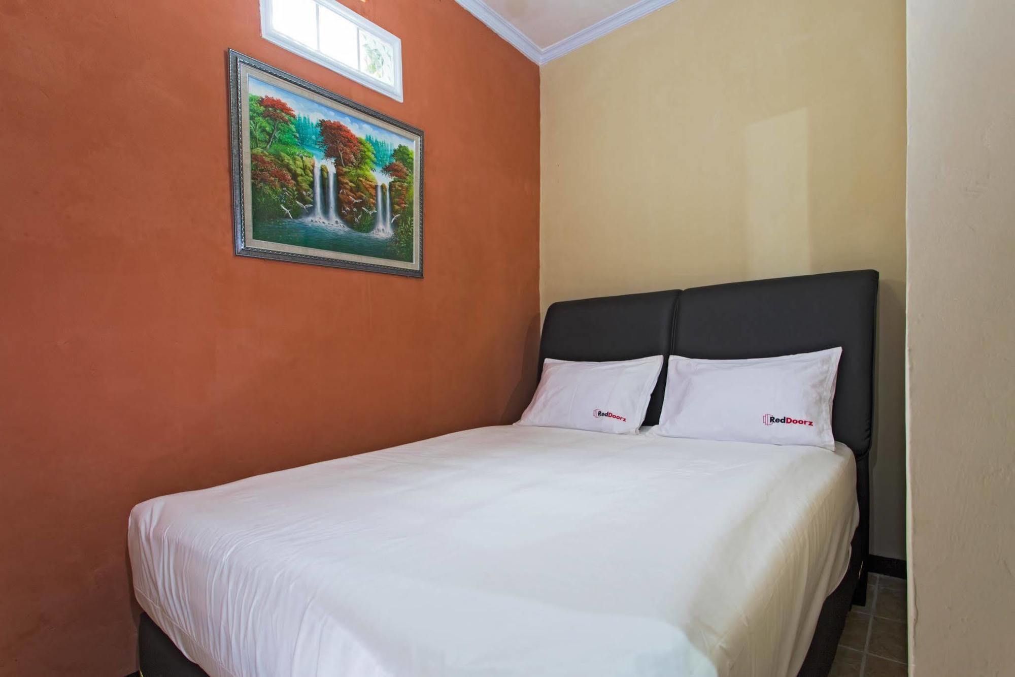 Reddoorz @ Pesanggrahan Mencil Exterior photo