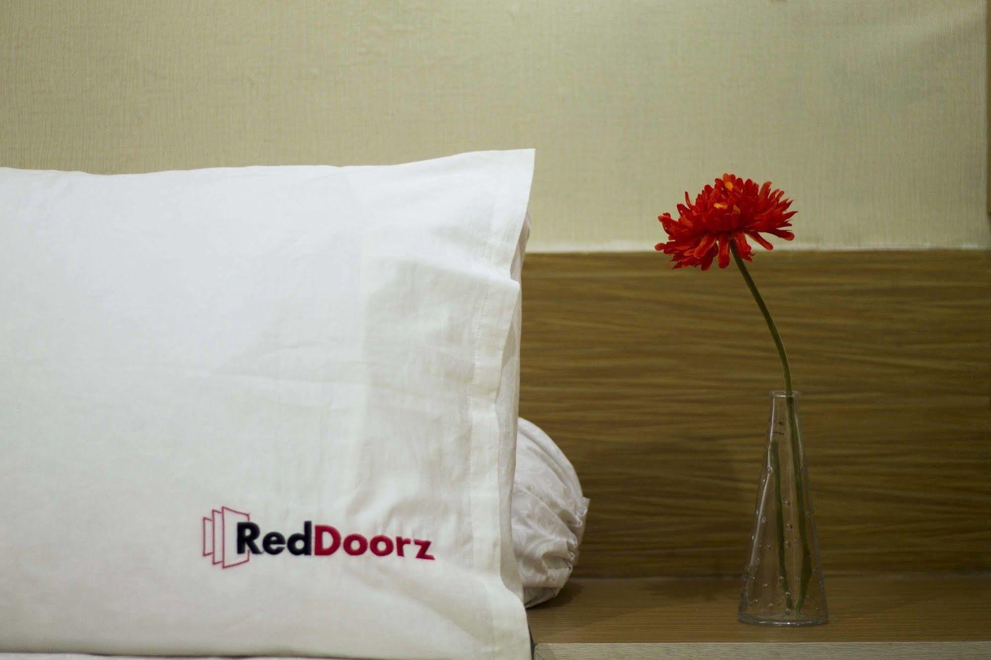 Reddoorz @ Pesanggrahan Mencil Exterior photo