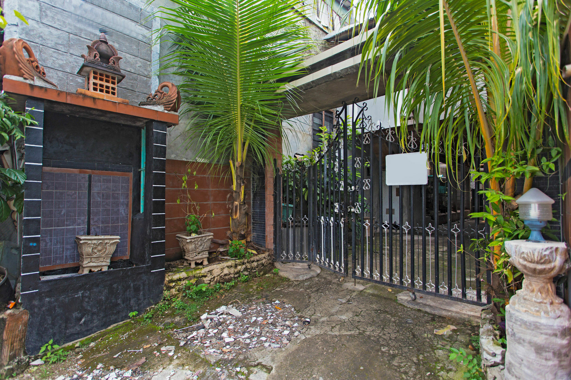 Reddoorz @ Pesanggrahan Mencil Exterior photo