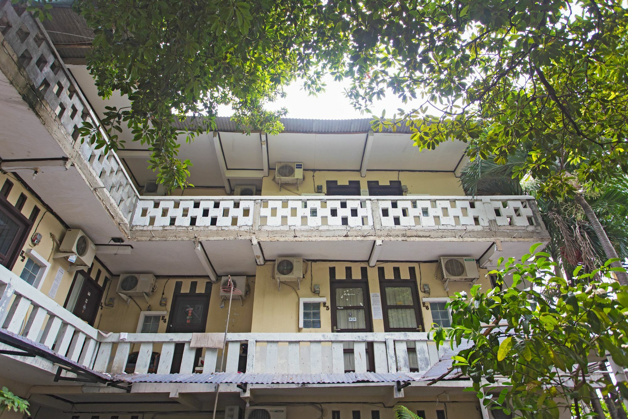 Reddoorz @ Pesanggrahan Mencil Exterior photo